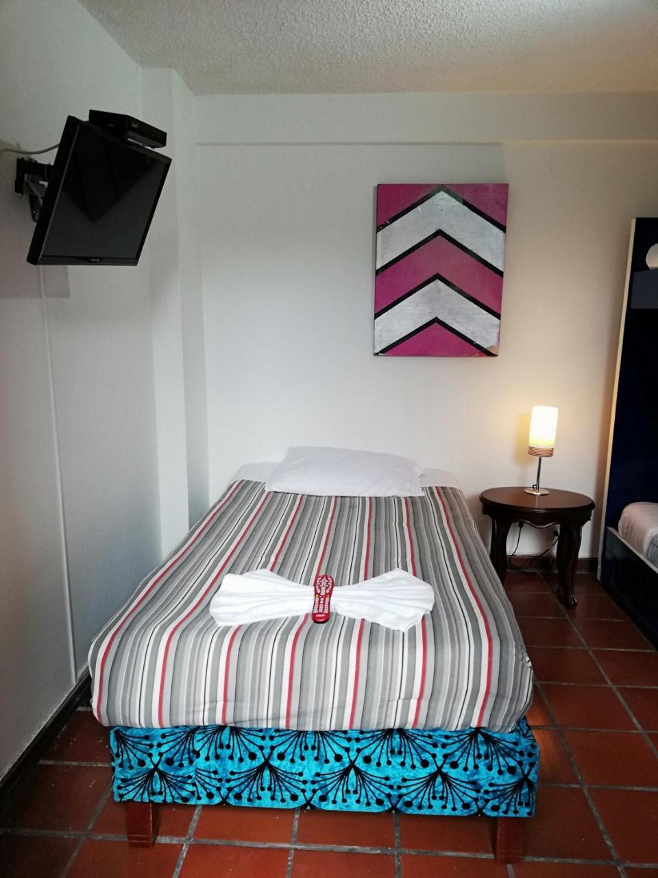 Violeta Park Hostel Bogotá Exteriör bild