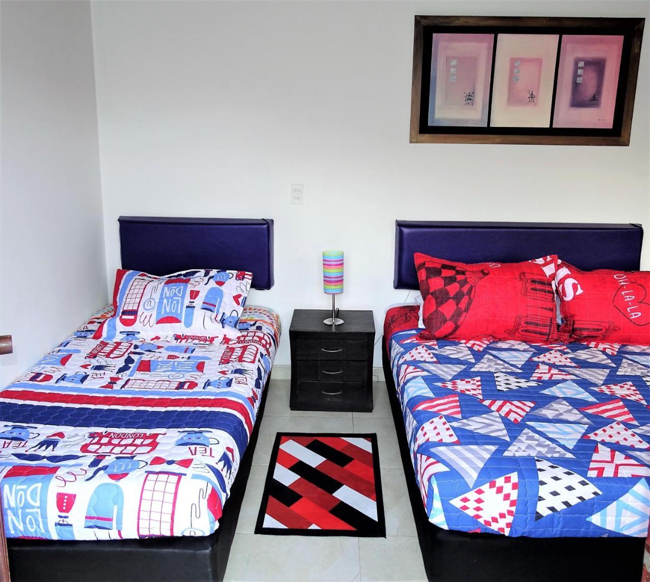Violeta Park Hostel Bogotá Exteriör bild